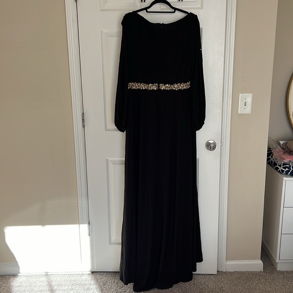 Mac Duggal Split Sleeve Surplice Gown (Plus) in Black Size 14W - Picture 10 of 11